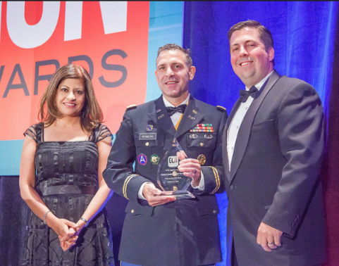 GCSS-Army team receiving award.